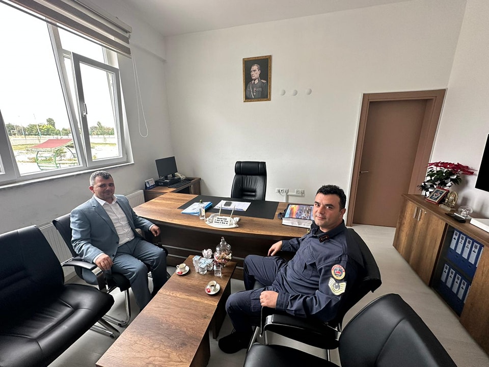 Belediye Başkanı Serkan Koyuncu, Jandarma Komutanı Hamdi Baş'a hayırlı olsun ziyaretinde bulundu.