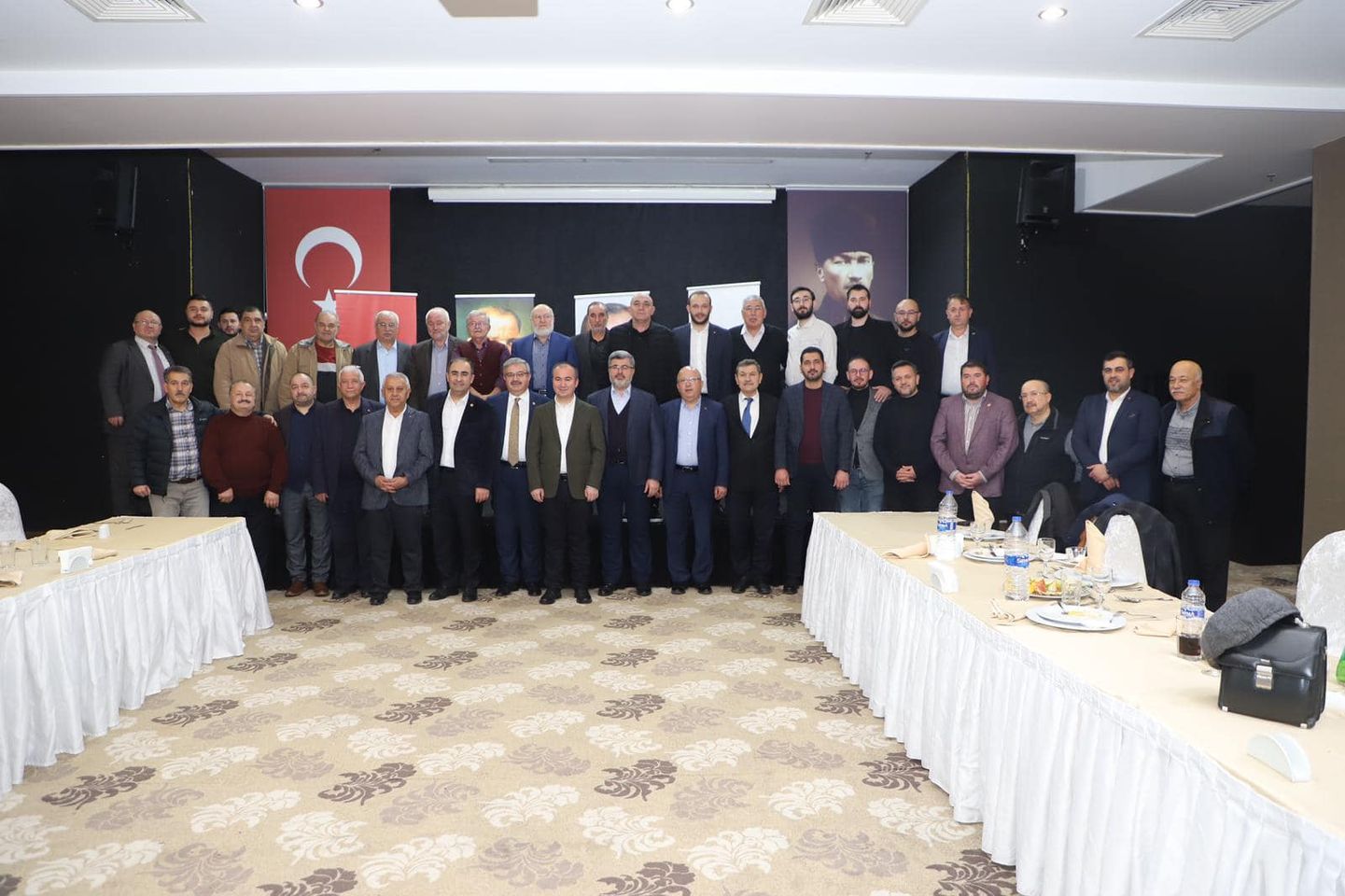 AK Parti Yerel Siyasetin Deneyimli İsimleri Bir Araya Geldi