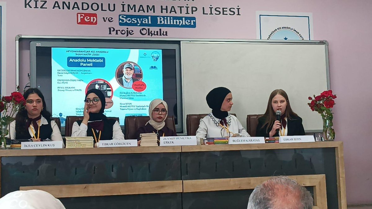 Afyonkarahisar'da Anadolu Mektebi Paneliyle Edebiyat Buluşması
