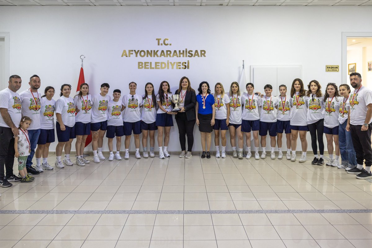 YÜNTAŞ Afyonkarahisar Anadolu Gücü Spor Kadın Futbol Takımı Yükselme Play Off Şampiyonu Oldu