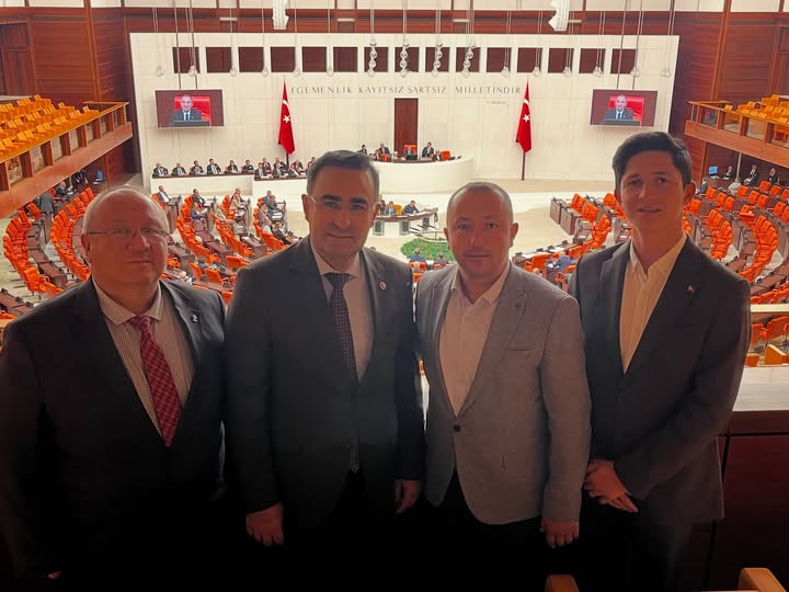AK Parti Afyonkarahisar Milletvekili Arslan, Hemşehrilerini Meclis'te Ağırladı