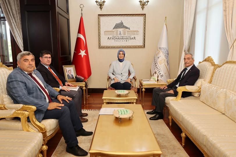 Vali Yiğitbaşı, Esnaf Heyetini Makamında Kabul Etti