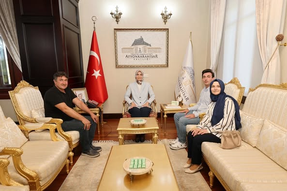 Afyonkarahisar Valisi, Bursa'dan Gelen Misafirleri Makamında Kabul Etti