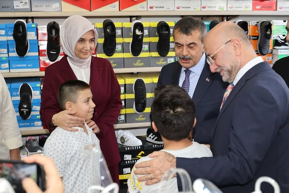 Vali ve Bakan Ziyareti: Afyonkarahisar Esnafıyla Buluştu