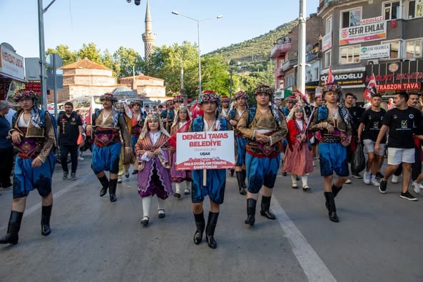 Afyonkarahisar'da Türkiye Halk Oyunları Şampiyonası Coşkuyla Başladı