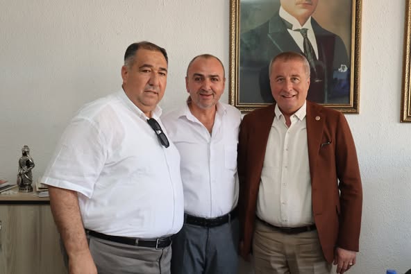 İyi Parti Delegeleri Dinar'da Buluştu, Zafer Partili Başkan Rozet Takıldı