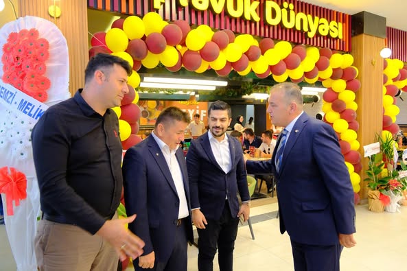 Dinar'a Yeni Lezzet: Tavuk Dünyası İyaş AVM'de Açıldı