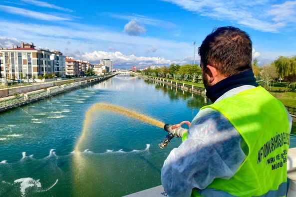 Afyonkarahisar'da Akarçay'ın Dönüşümü: Temizlik Seferberliği Meyvelerini Veriyor
