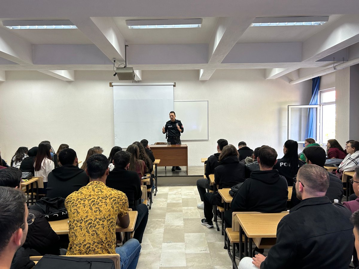 Afyonkarahisar'da Üniversitelilere KADES ve Güvenlik Eğitimi