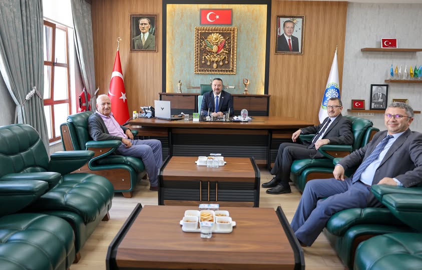 Sandıklı PTT Müdürü'nden Belediye Başkanı Öztaş'a Nezaket Ziyareti