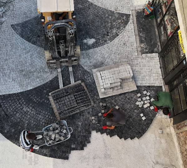 Emirdağ'ın Kalbi Cumhuriyet Meydanı Yenileniyor