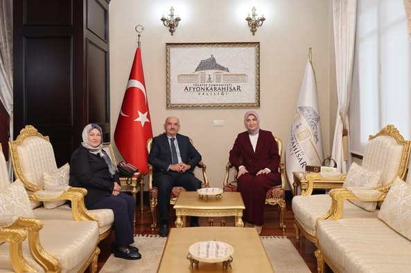 Afyonkarahisar Valisi Yiğitbaşı, Eski Bakan Müezzinoğlu'nu Ağırladı