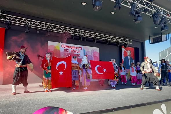 Afyonkarahisar'da Cumhuriyet Sergisi Büyük İlgi Gördü