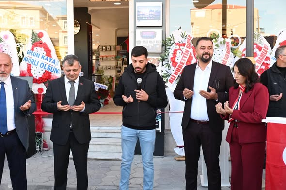 Emirdağ'da Elektronik İşyeri Açılışına Yoğun İlgi
